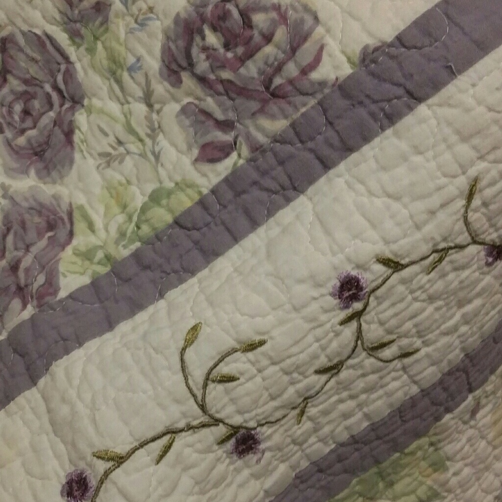 NWT - QUILT WHITE WITH PURPLE ROSES - Picture 3 of 6